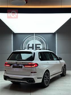 بی ئێم دەبڵیو X7